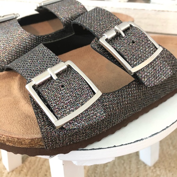 Steve Madden ‘Pleasee’ Hologramlure Sandals - Picture 2 of 5